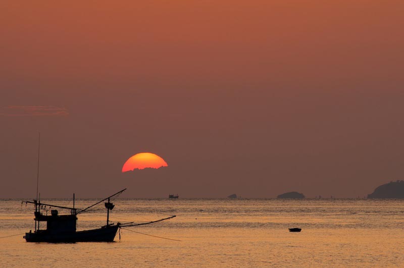 Plaisir de la Pêche au Coucher du Soleil wallpaper mural