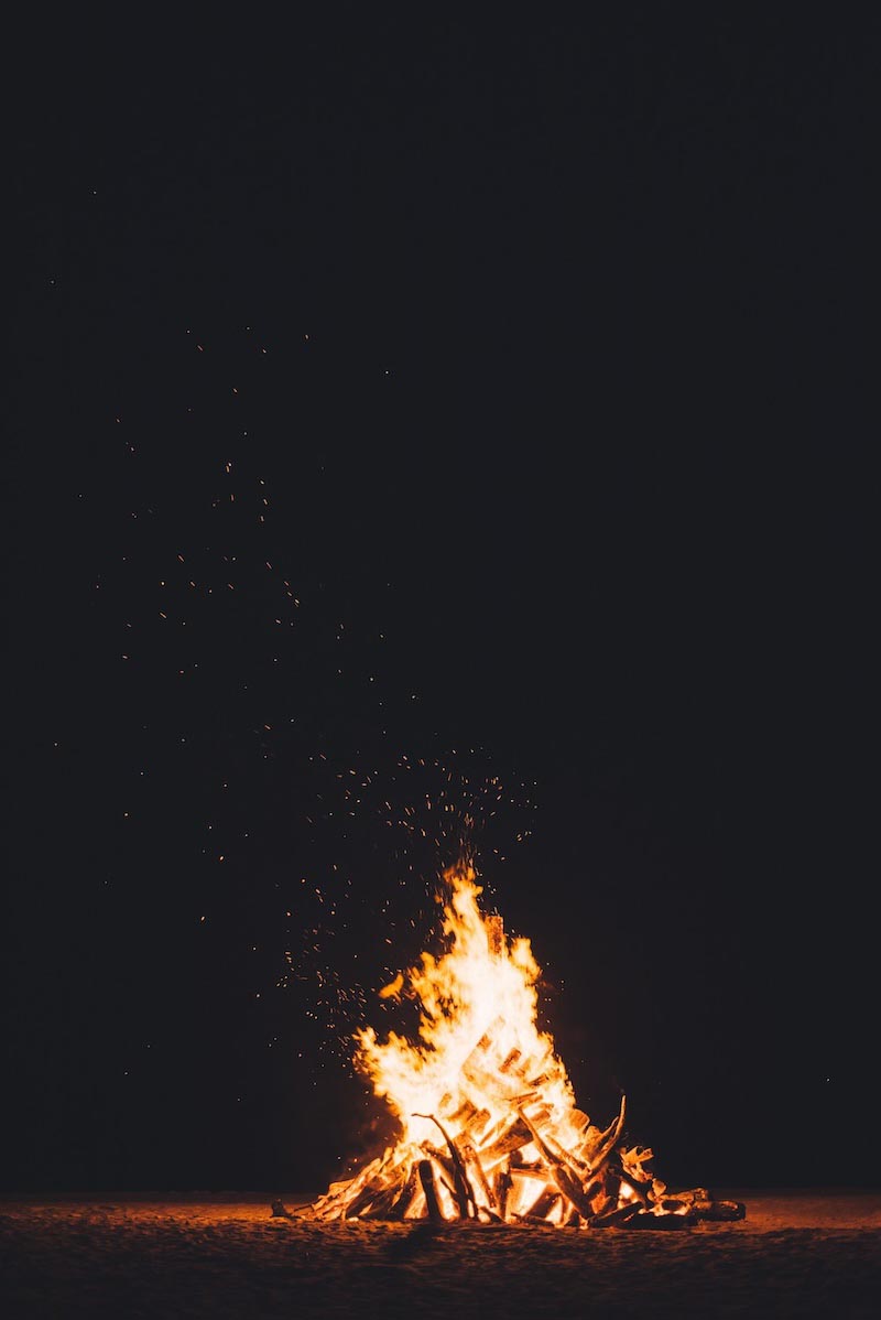 Feu de Camp wallpaper mural