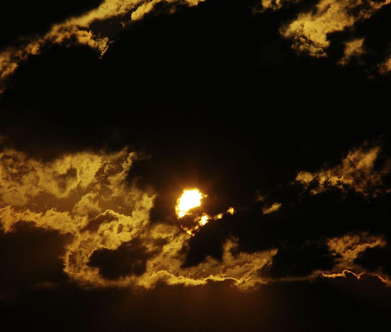 À la Lumière de l’Obscurité wallpaper mural